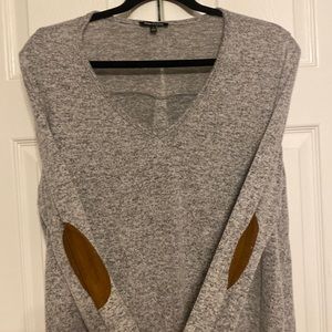 Long sleeve V scoop neck shirt